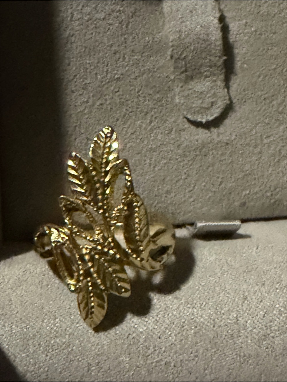 Estate vintage 1970s 14 karat solid gold ring size 8